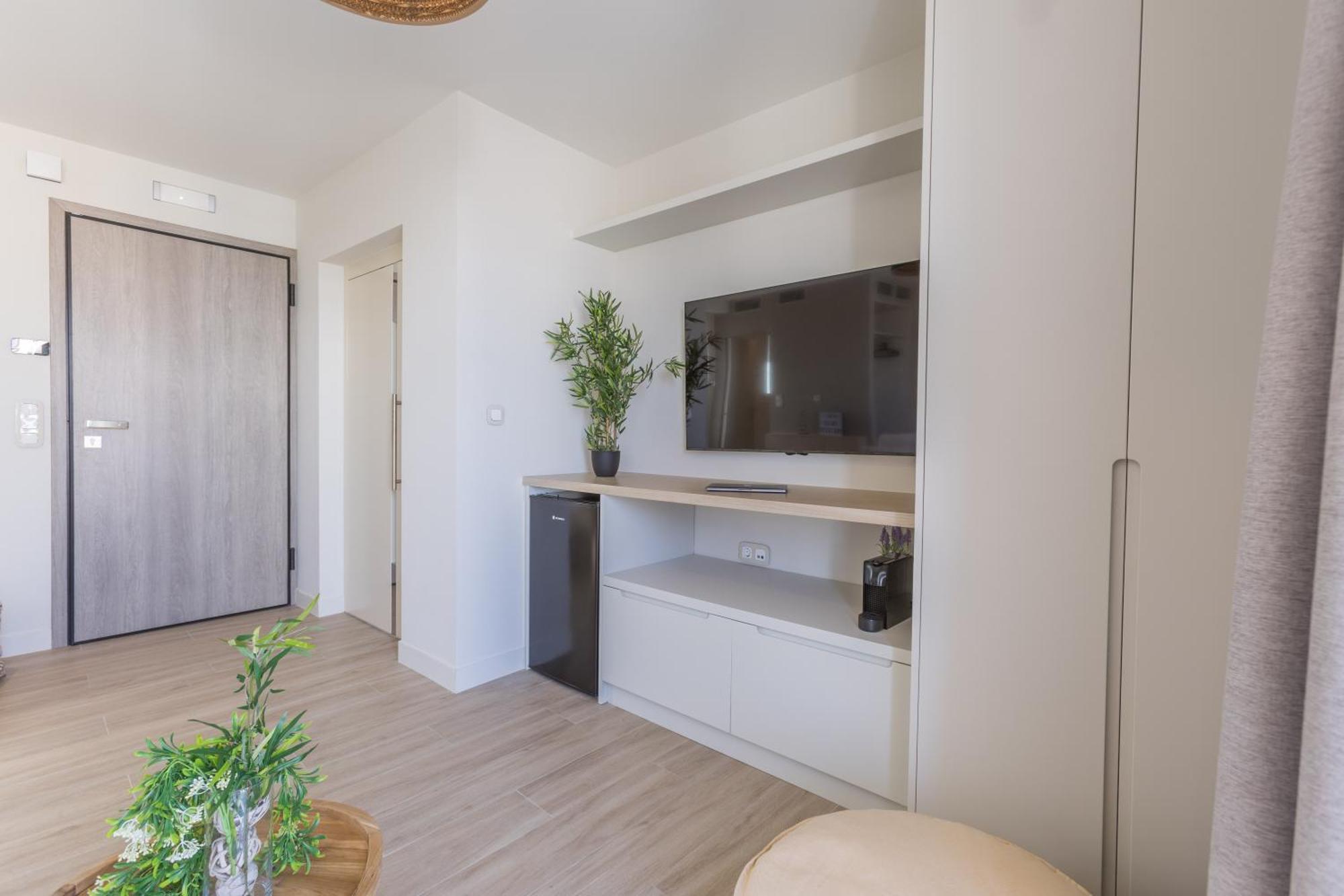 The Mediterranean Suites Пірей Екстер'єр фото