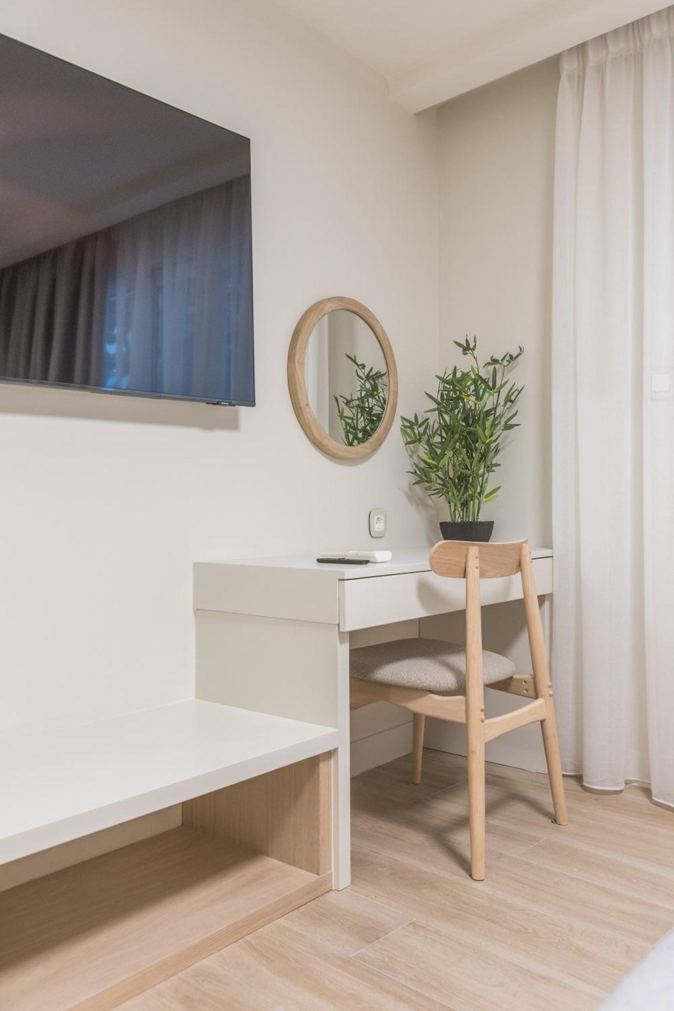 The Mediterranean Suites Пірей Екстер'єр фото