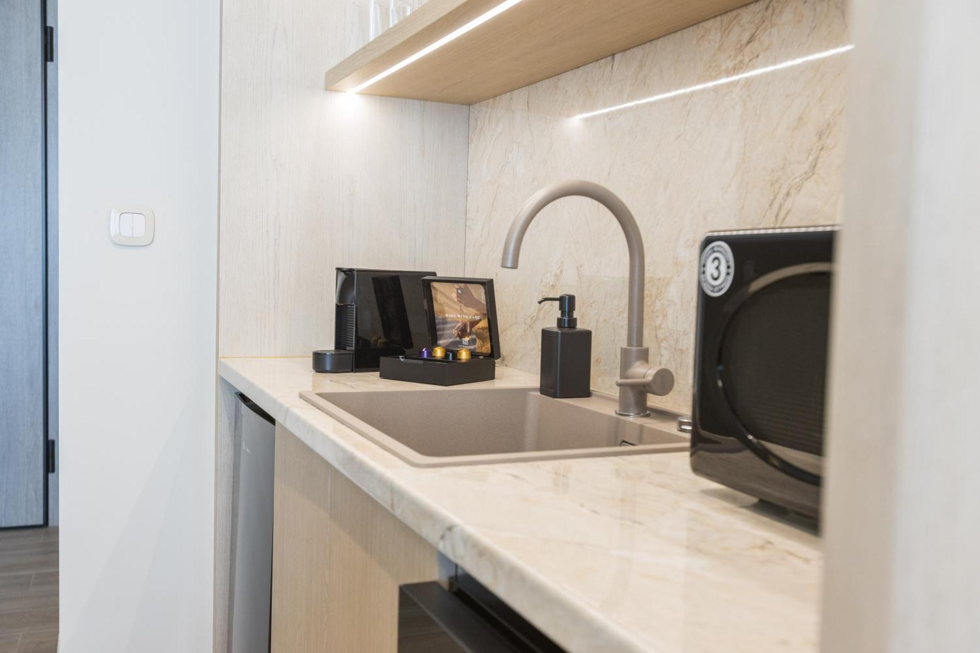 The Mediterranean Suites Пірей Екстер'єр фото