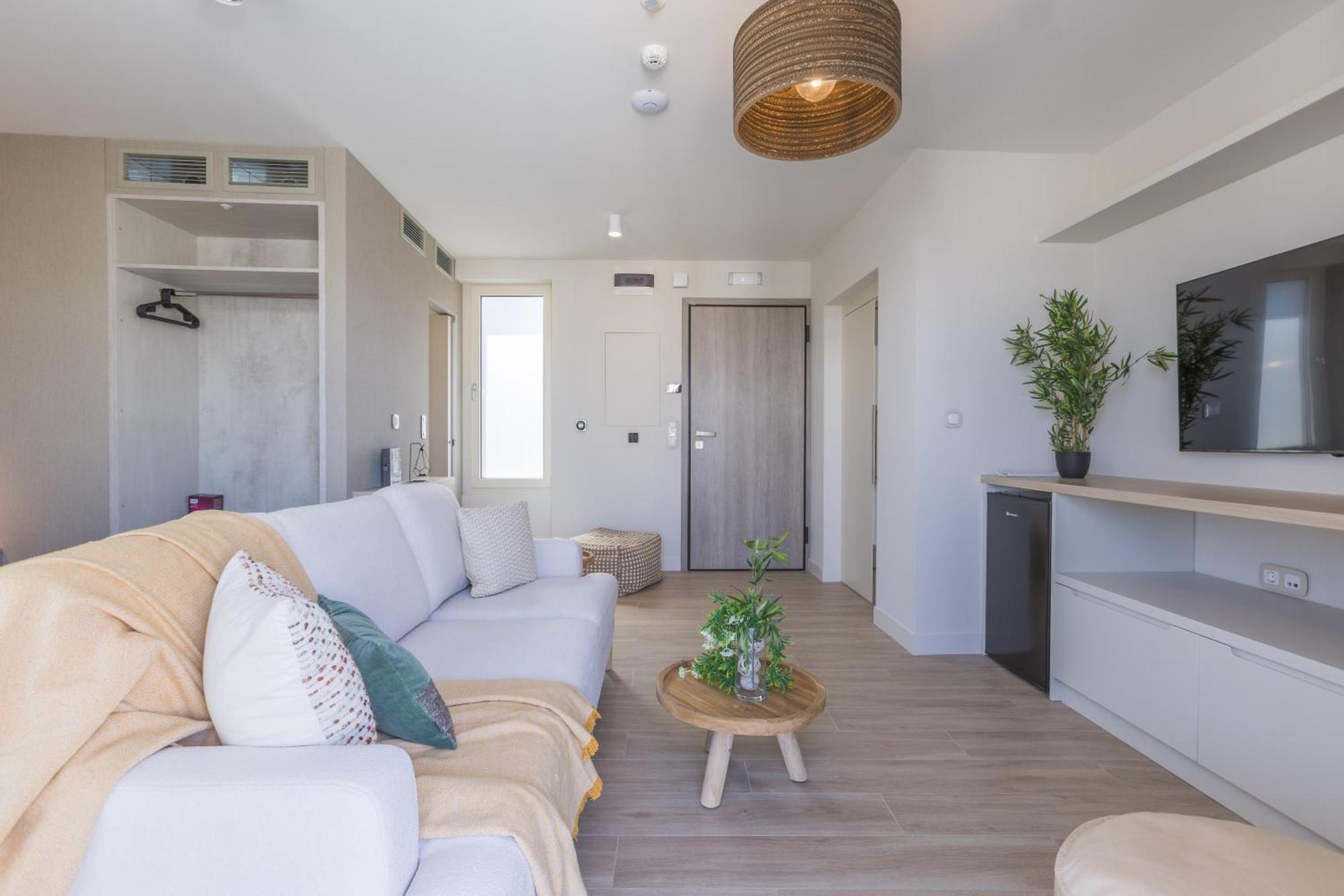 The Mediterranean Suites Пірей Екстер'єр фото