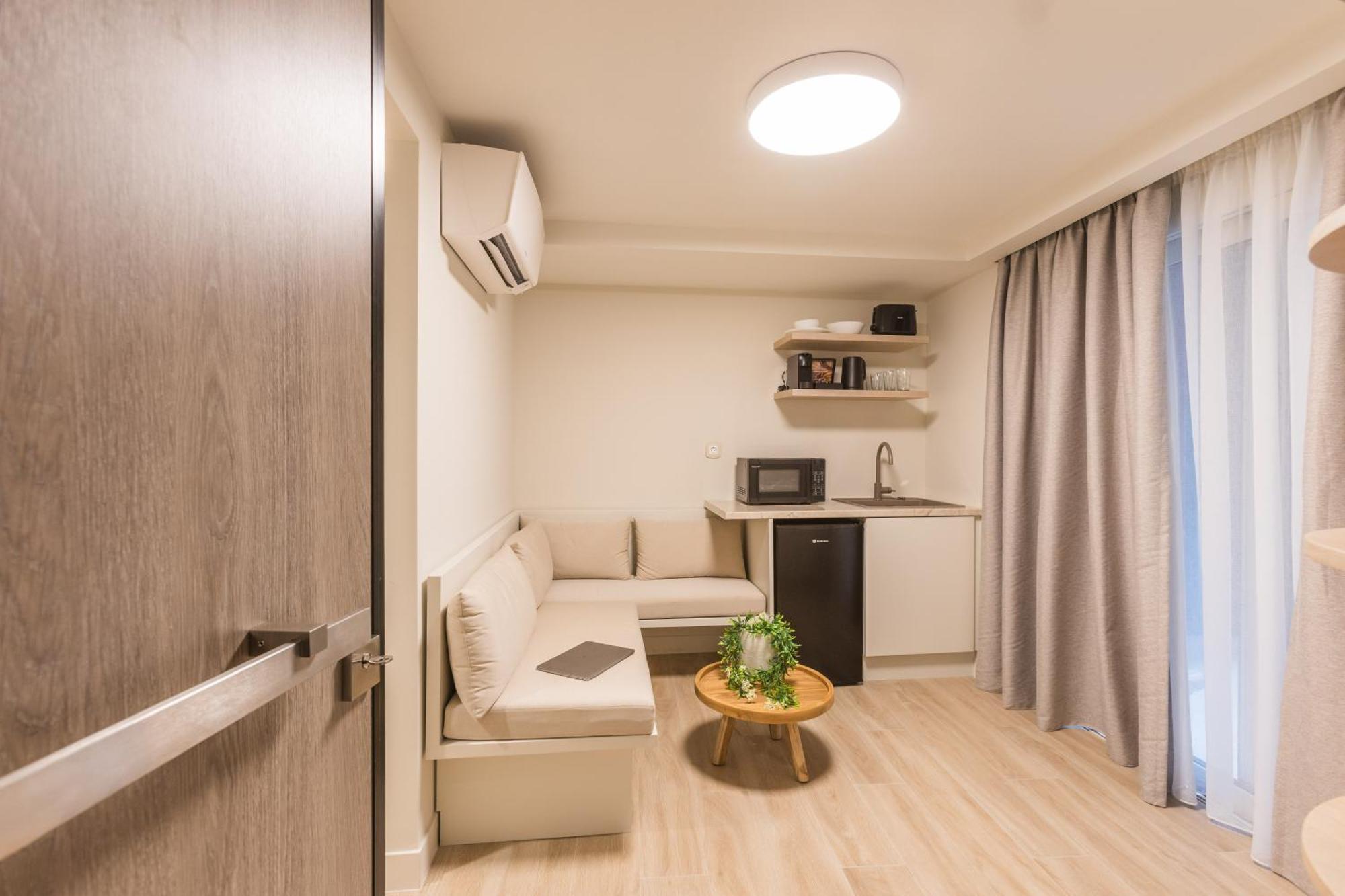 The Mediterranean Suites Пірей Екстер'єр фото