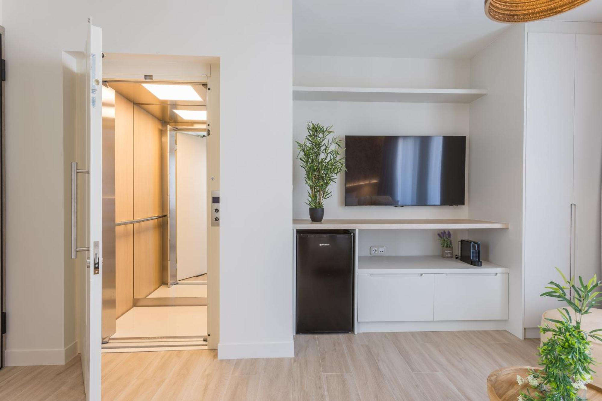 The Mediterranean Suites Пірей Екстер'єр фото