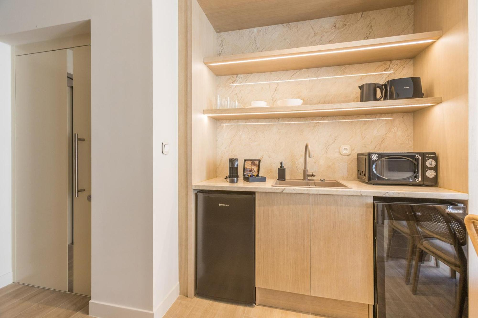 The Mediterranean Suites Пірей Екстер'єр фото