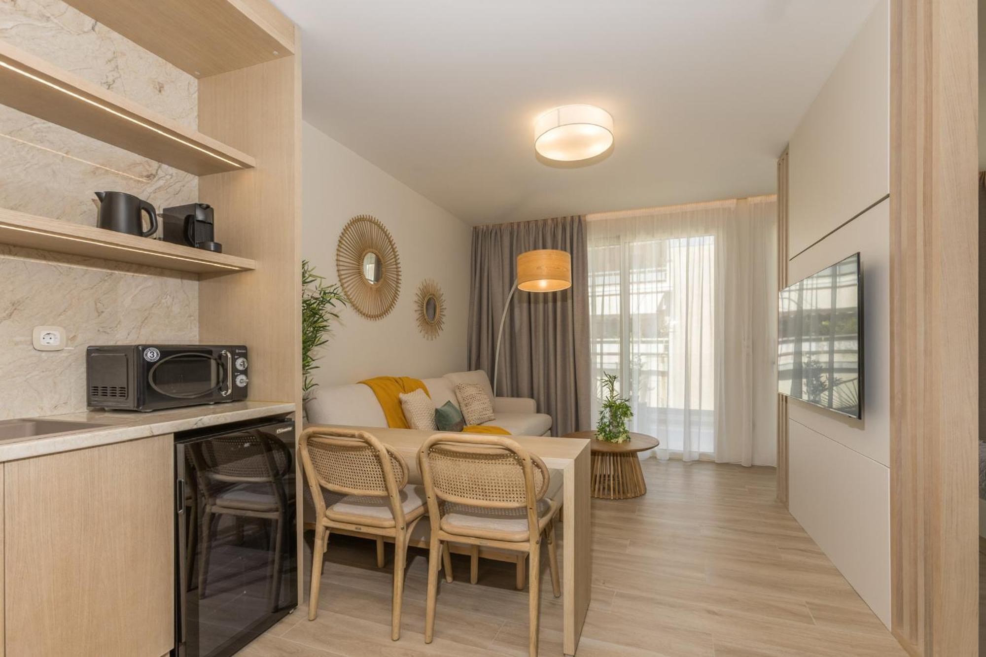 The Mediterranean Suites Пірей Екстер'єр фото